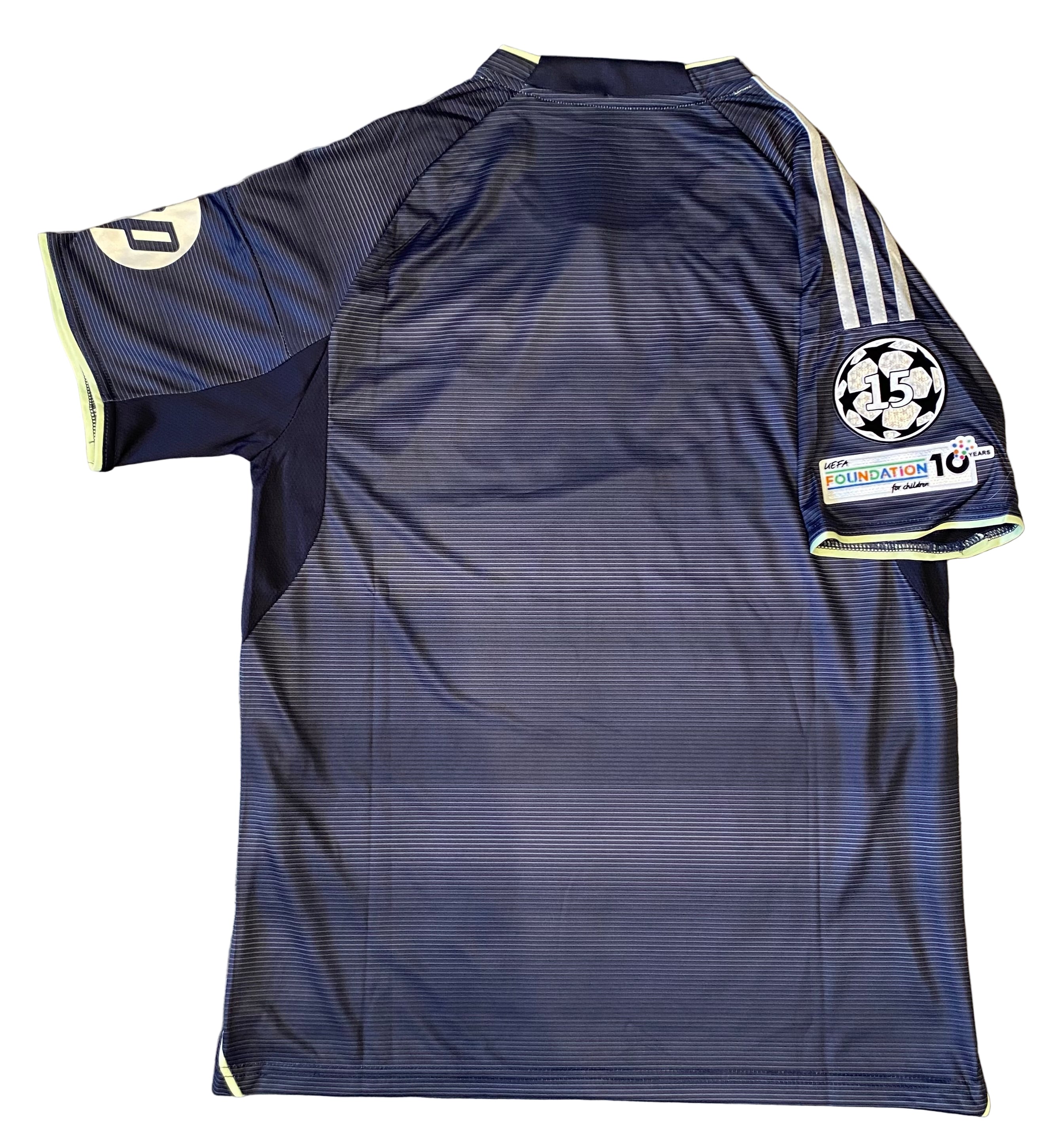 Real Madrid 25/26 Silver Away Kit 🏟️ | UCL Badge | Luxury Edition 👑