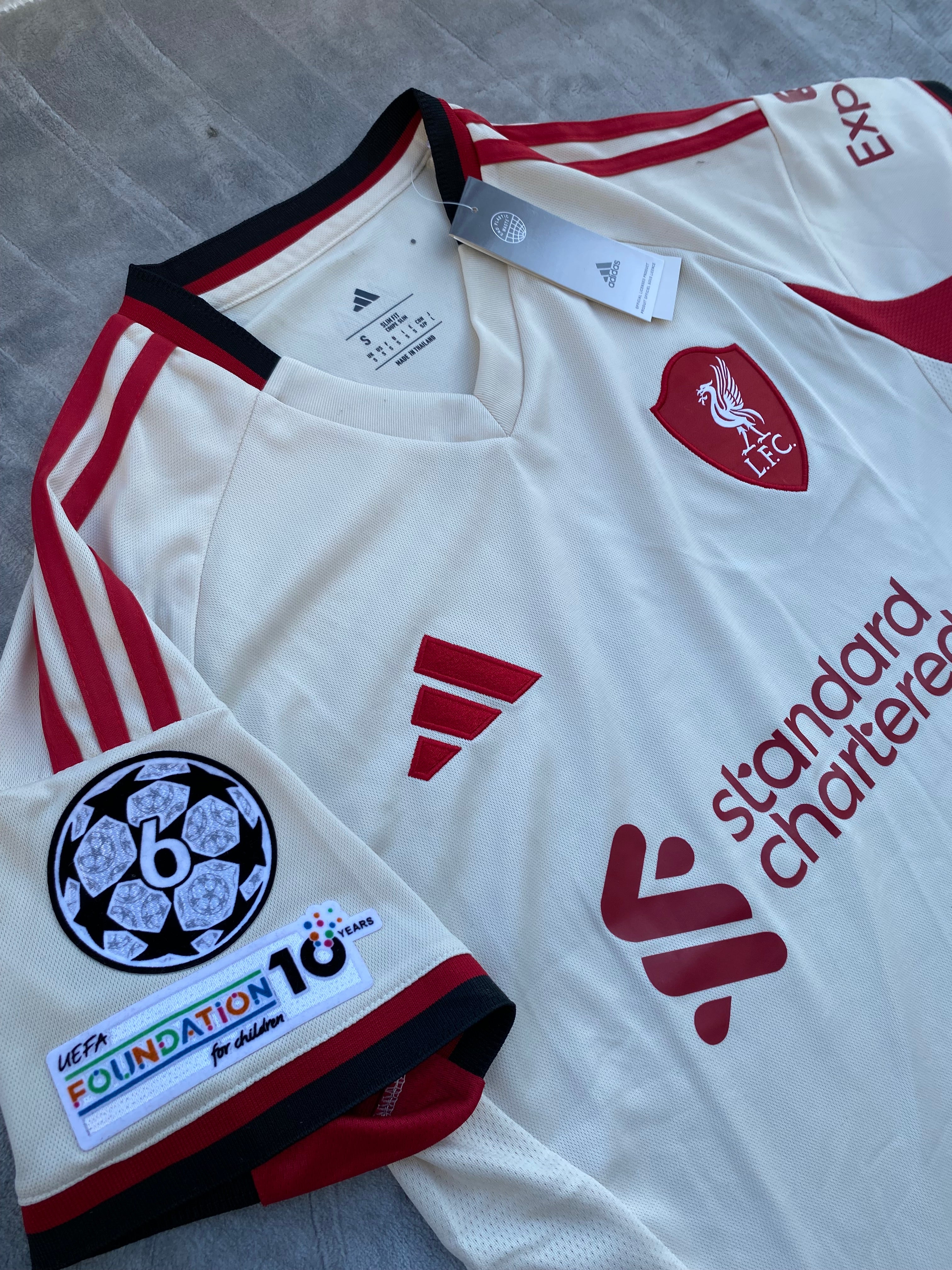 Liverpool 25/26 Away Kit ⚪🔴 | UCL Badge | Luxury Edition 👑