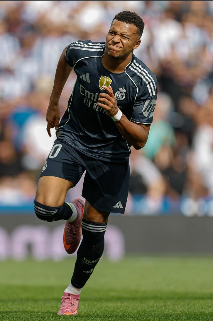 Real Madrid 25/26 Silver Away Kit 🏟️ | UCL Badge | Luxury Edition 👑